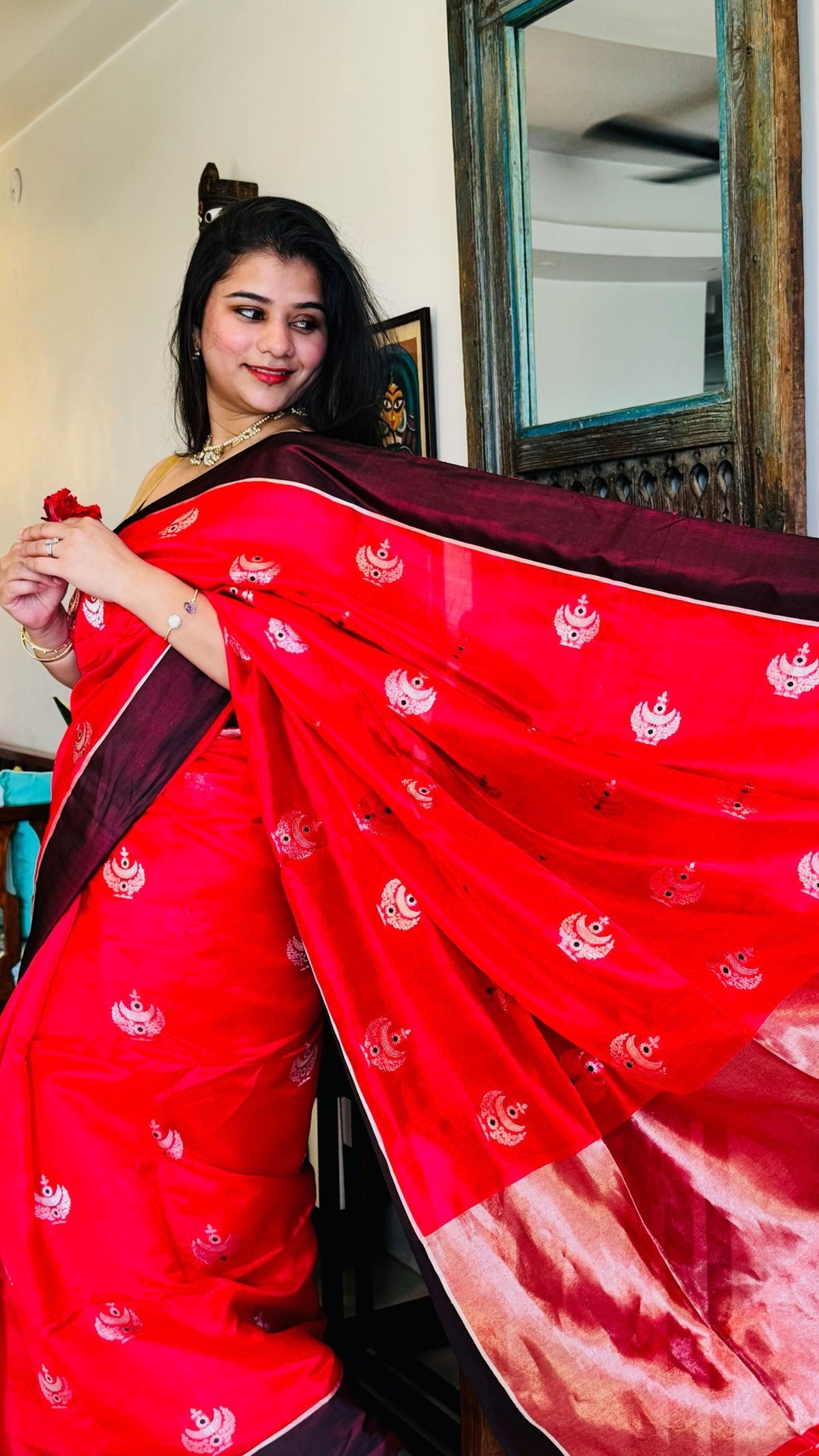 SALONI
